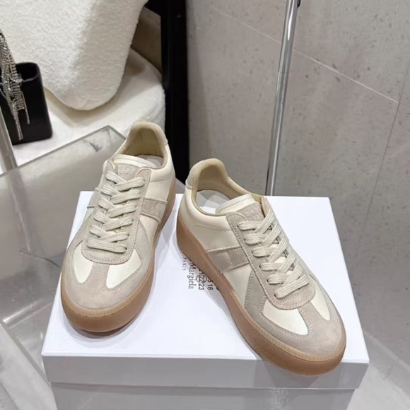 MM6 Maison Martin Margiela Beige and Cream Sneakers - Picture 2 of 9